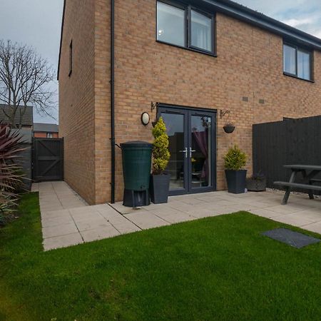 Modern 2 Bed House With Parking And Garden Villa Nottingham Buitenkant foto