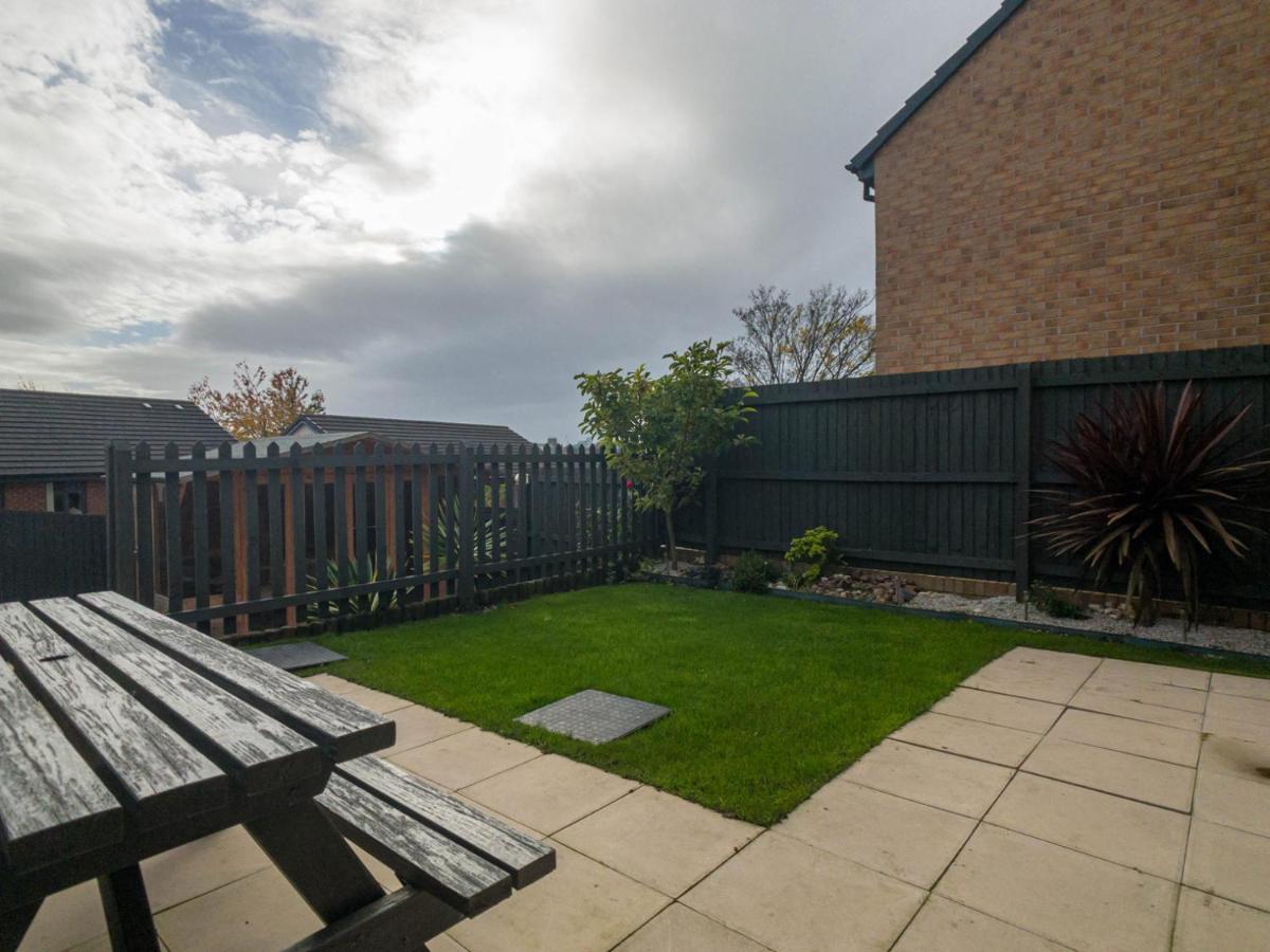 Modern 2 Bed House With Parking And Garden Villa Nottingham Buitenkant foto