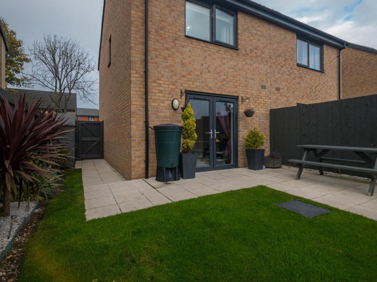 Modern 2 Bed House With Parking And Garden Villa Nottingham Buitenkant foto